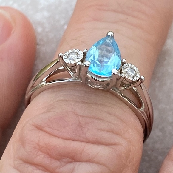 Genuine Blue Topaz Ring 10k white gold with Diamond accent teardrop stamped - Picture 13 of 16